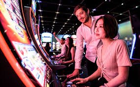 Antarmuka Mega Moolah di jejusslot menampilkan gulungan permainan dan akumulator jackpot